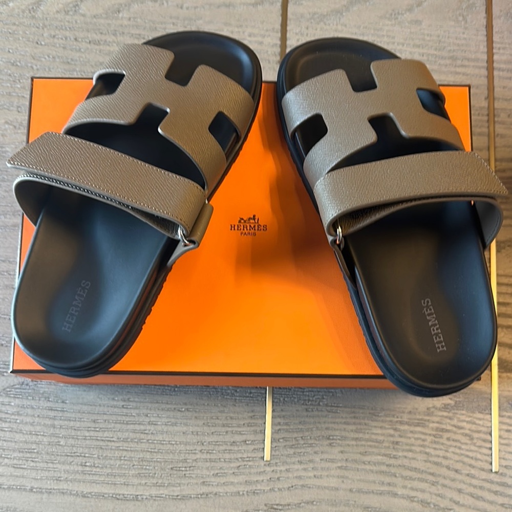 BRAND NEW , NEVER WORN, HERMES CHYPRE SANDAL , ETOUPE